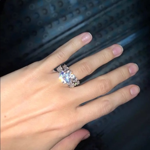 Emerald Cut Dia Wedding Eternity Ring - Picture 4 of 11